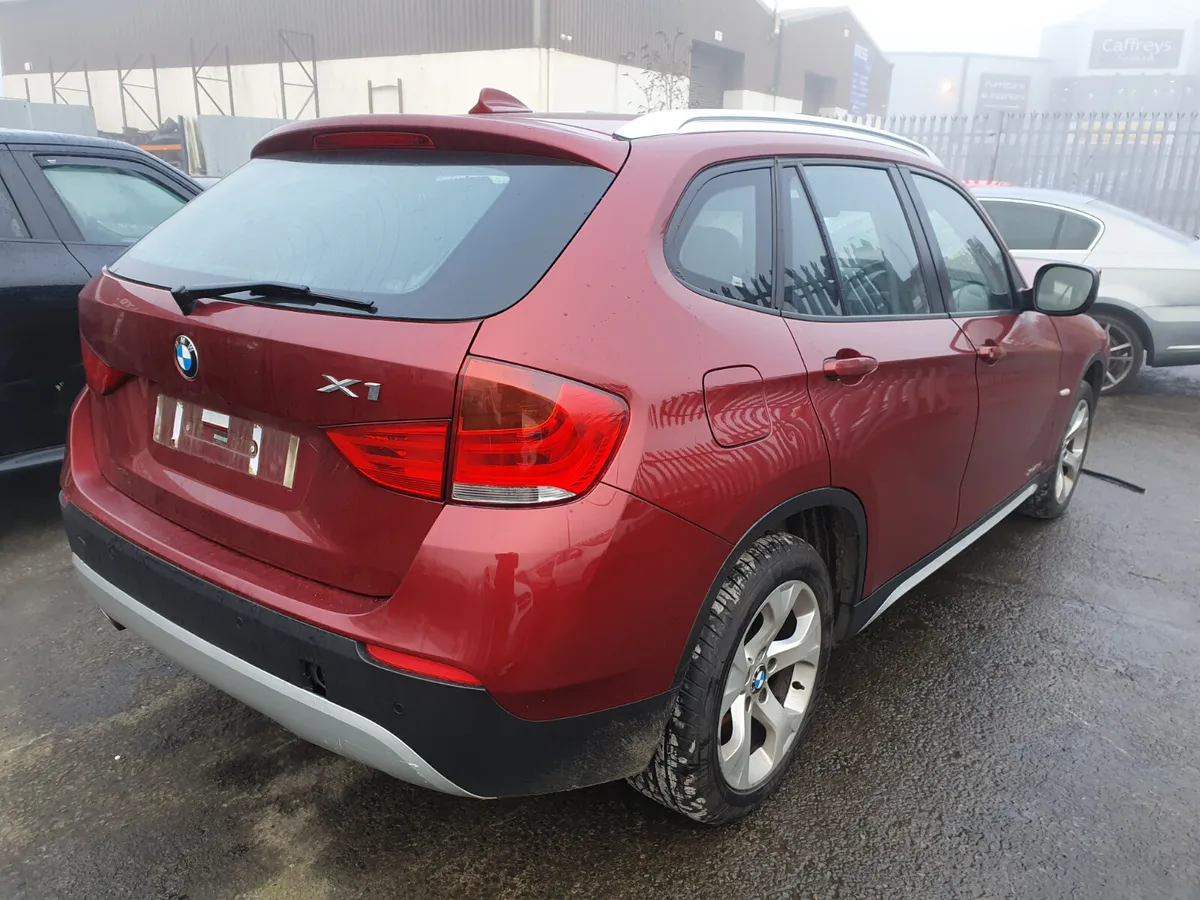 10 BMW X1  2.0 D AUTO FOR BREAKING - Image 4