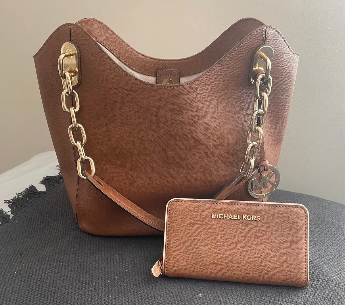 Michael Kors handbag (with wallet) - Image 1