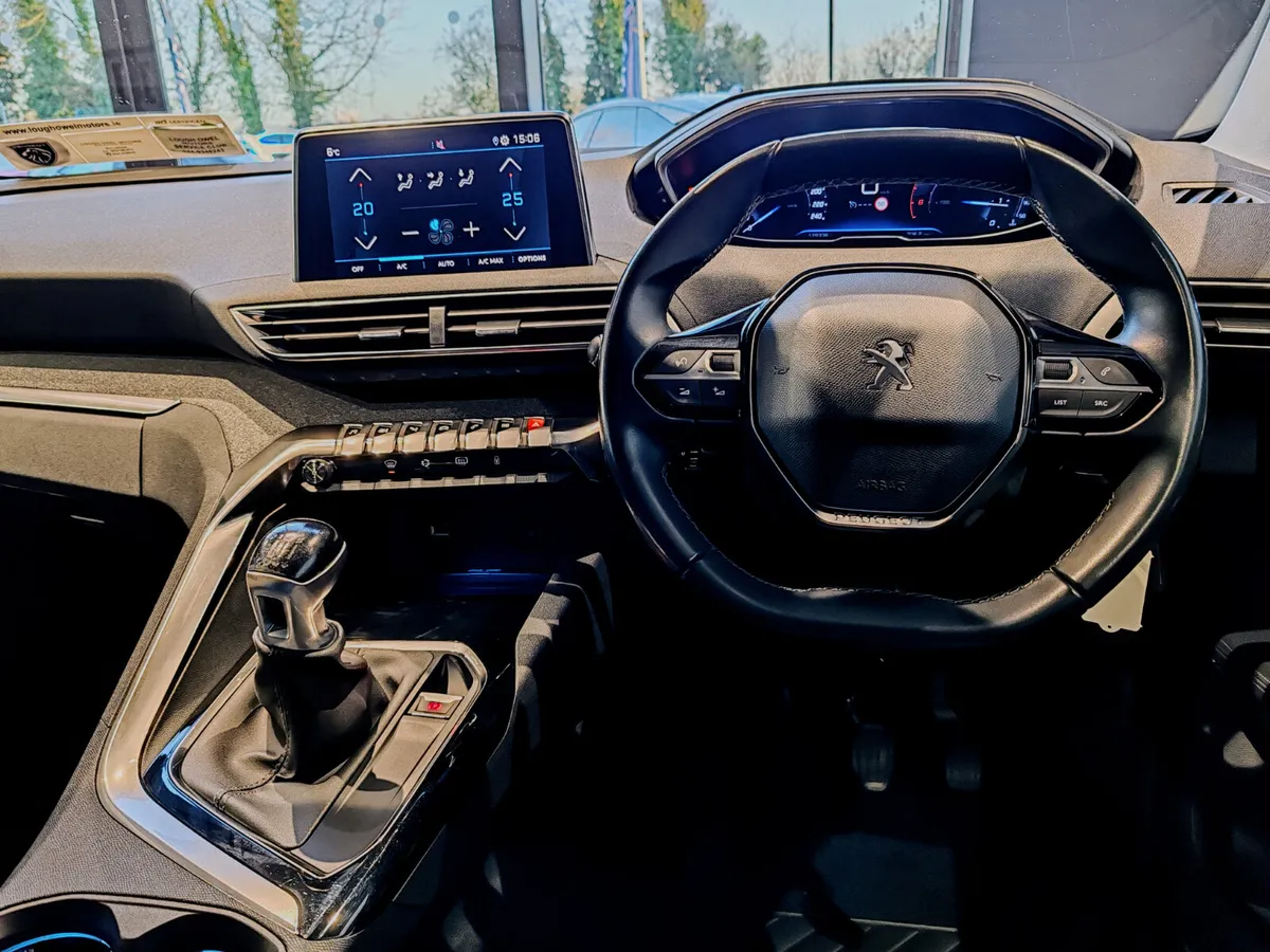 **2 Year Warranty** 2019 Peugeot 3008 Allure 1.5 - Image 2