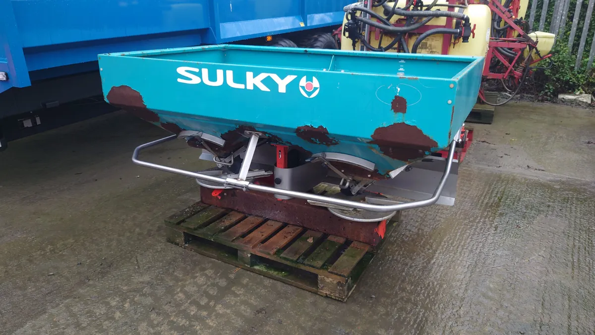 Sulky Twin Disc Spreader - Image 1