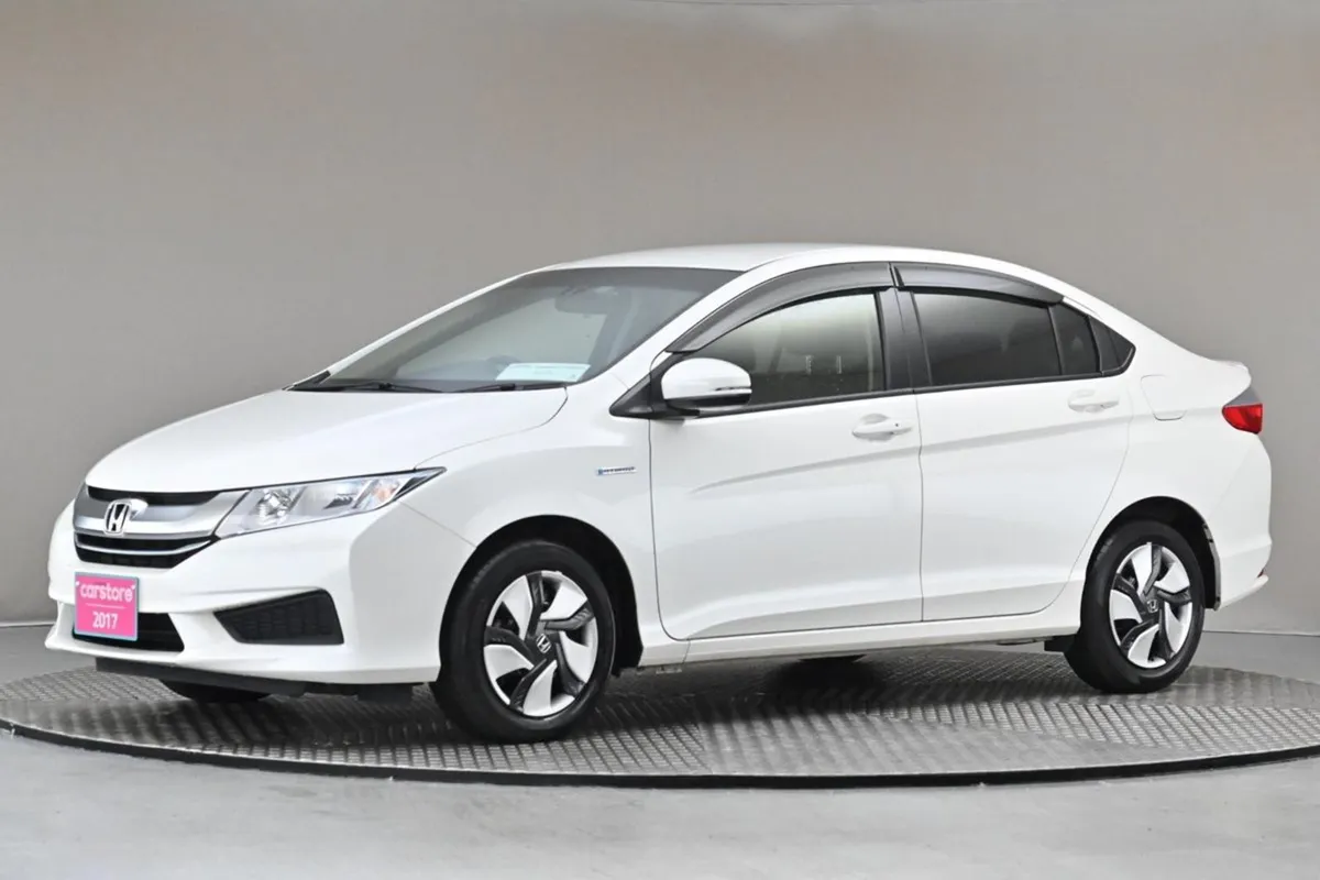 Honda Grace 1.5 Hybrid 4DR Auto  low Mileage reve - Image 4