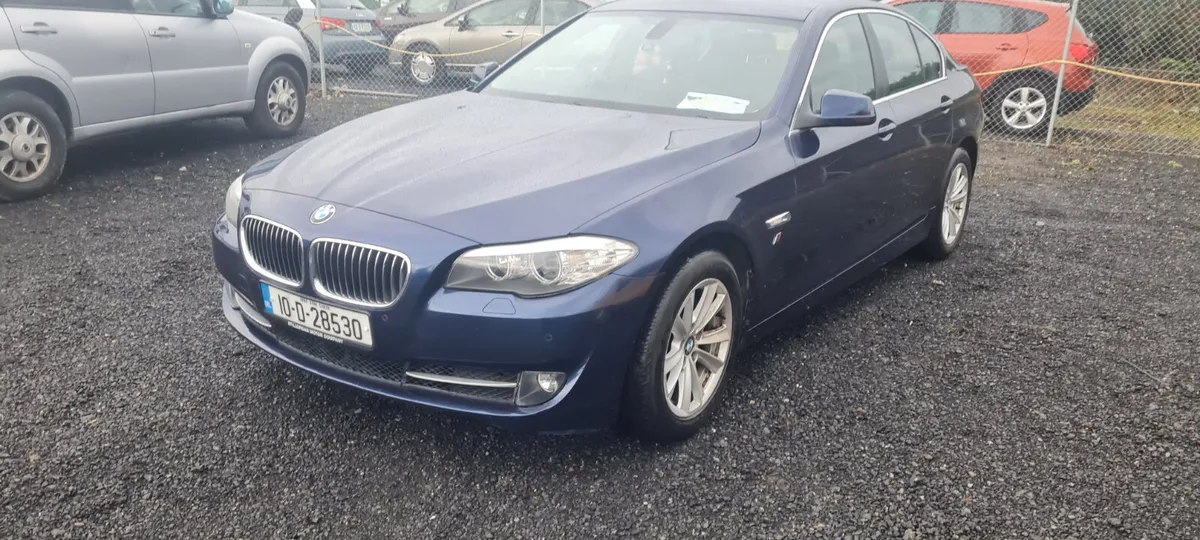 BMW 5-Series 2010 - Image 2