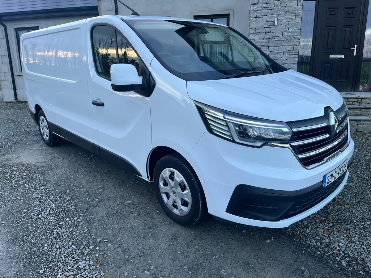 (231) Renault Trafic Business Plus 2023 - Image 1