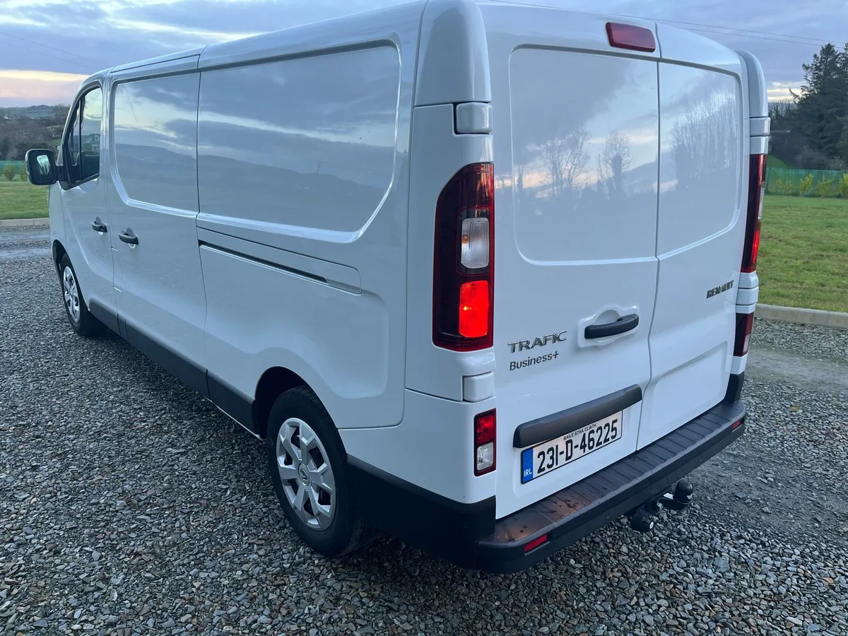 (231) Renault Trafic Business Plus 2023 - Image 3