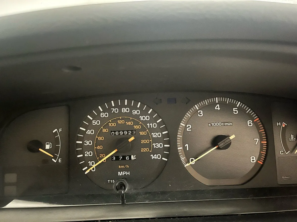 Toyota carina II GLI - Image 4