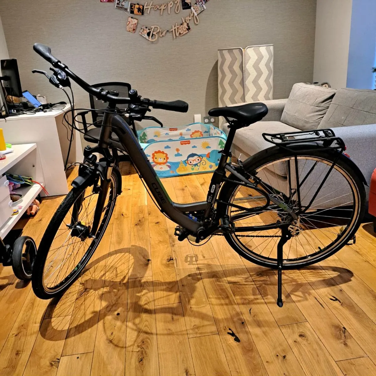Cube Touring Unisex City Bike - Image 1