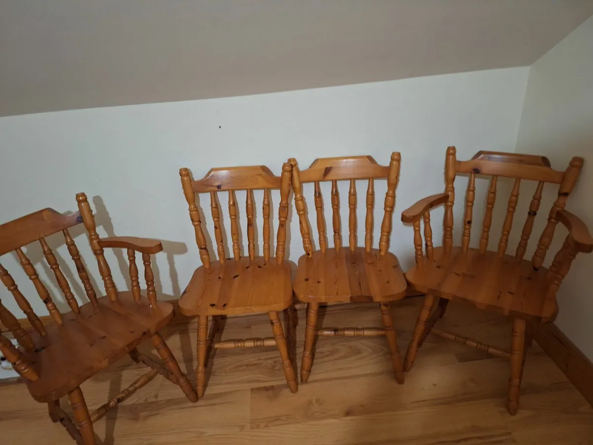 Pine kitchen table and chairs - Image 2