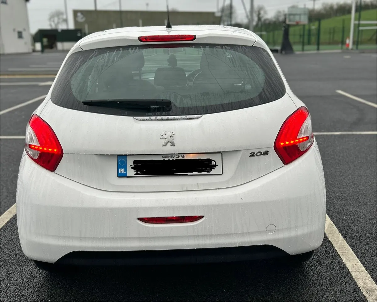 Peugeot 208 - Image 2