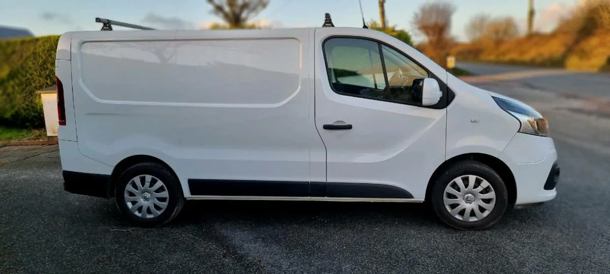 RENAULT TRAFIC 2021 - Image 4