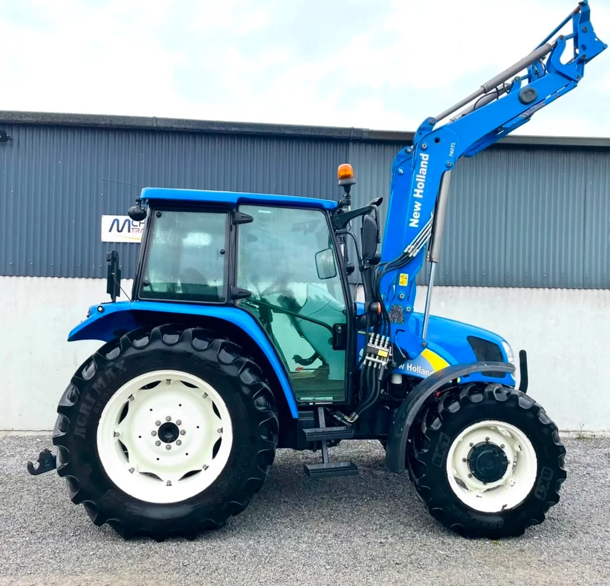 NEW HOLLAND T5070 c/w NH Loader - Image 2