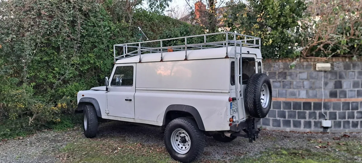 Land Rover 110 Defender  2003 - Image 3