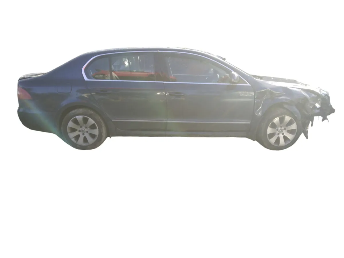 2012 SKODA SUPERB Breaking/Dismantling - Image 2