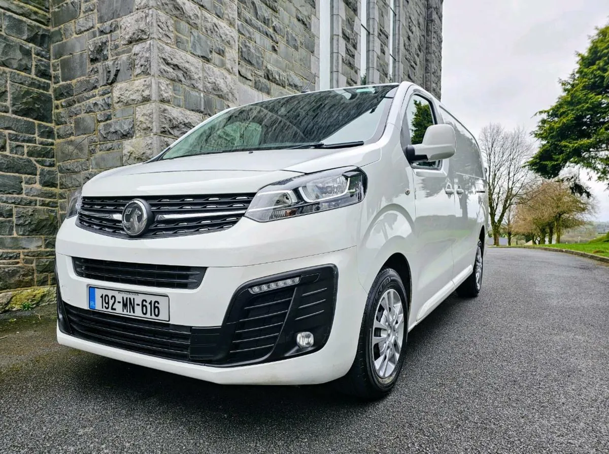 Vivaro  Top Spec Sportive - Image 4