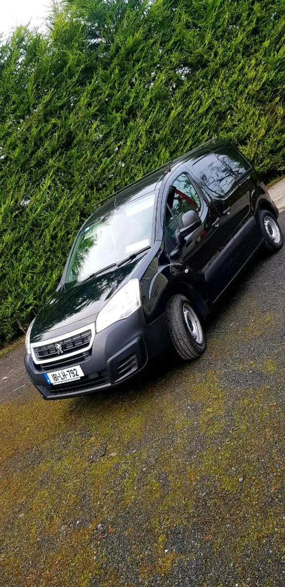 Peugeot partner 1.6, clean,  2018 nice black van - Image 1