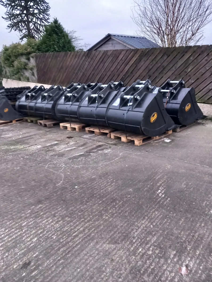 Selection of new buckets - Image 1