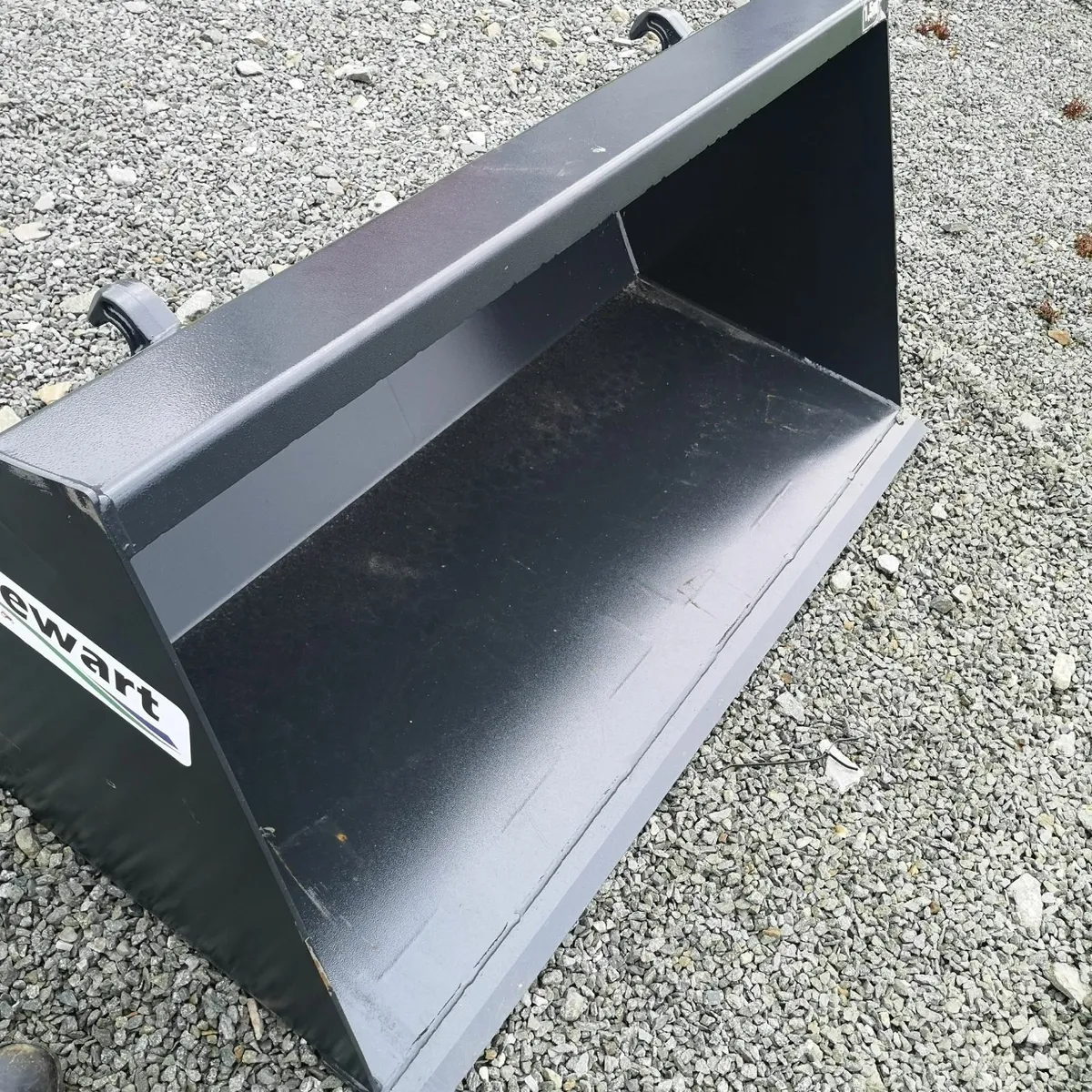 5ft loader bucket (euro hooks) - Image 1