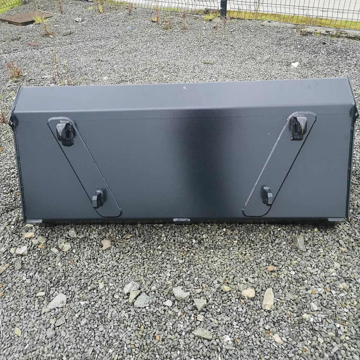 5ft loader bucket (euro hooks) - Image 3