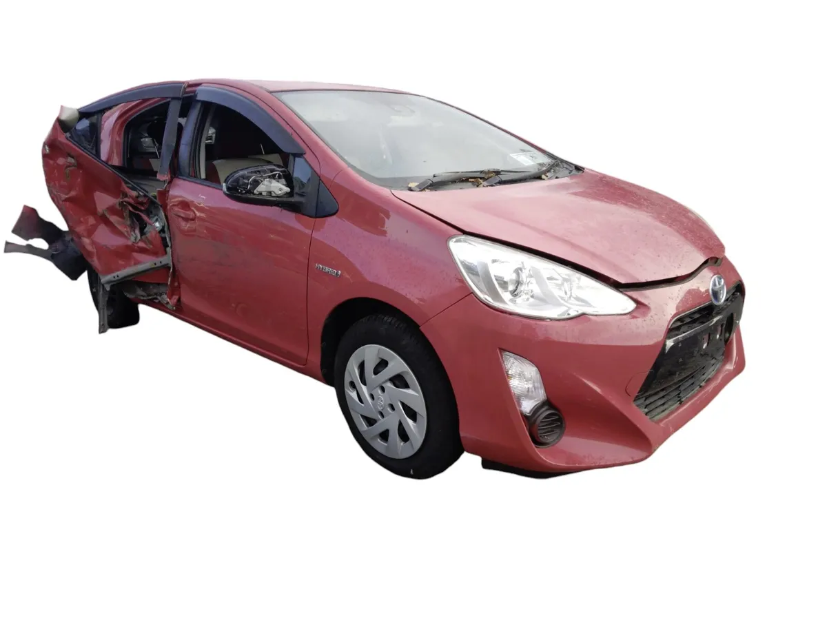 2016 TOYOTA AQUA Breaking/Dismantling - Image 1
