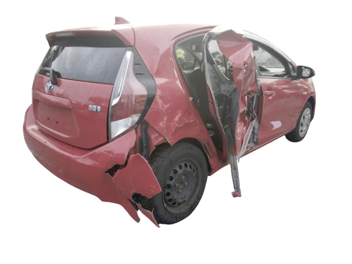 2016 TOYOTA AQUA Breaking/Dismantling - Image 3