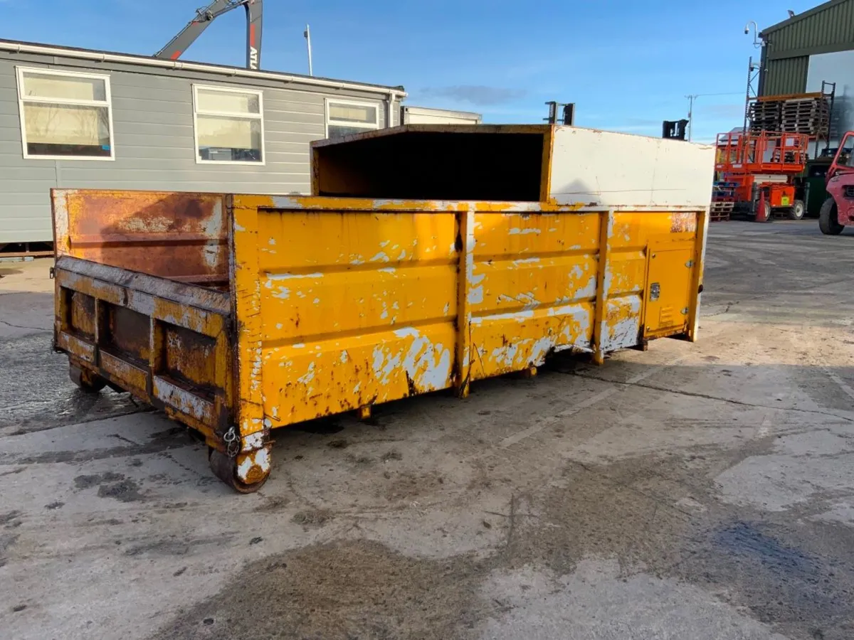 HOOK LOADER SKIP........THREE SURGEON.....1050 - Image 3