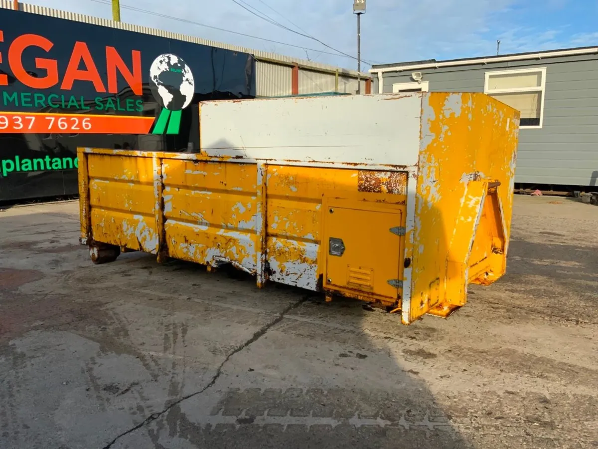 HOOK LOADER SKIP........THREE SURGEON.....1050 - Image 4