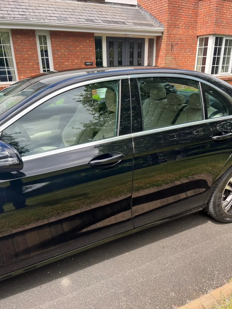 Mercedes-Benz E-Class 2021 - Image 3