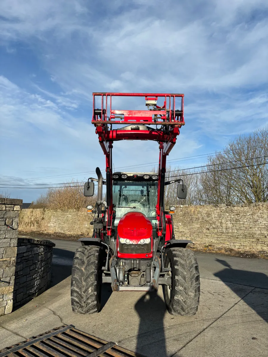 Massey Ferguson 5440 tractor - Image 4