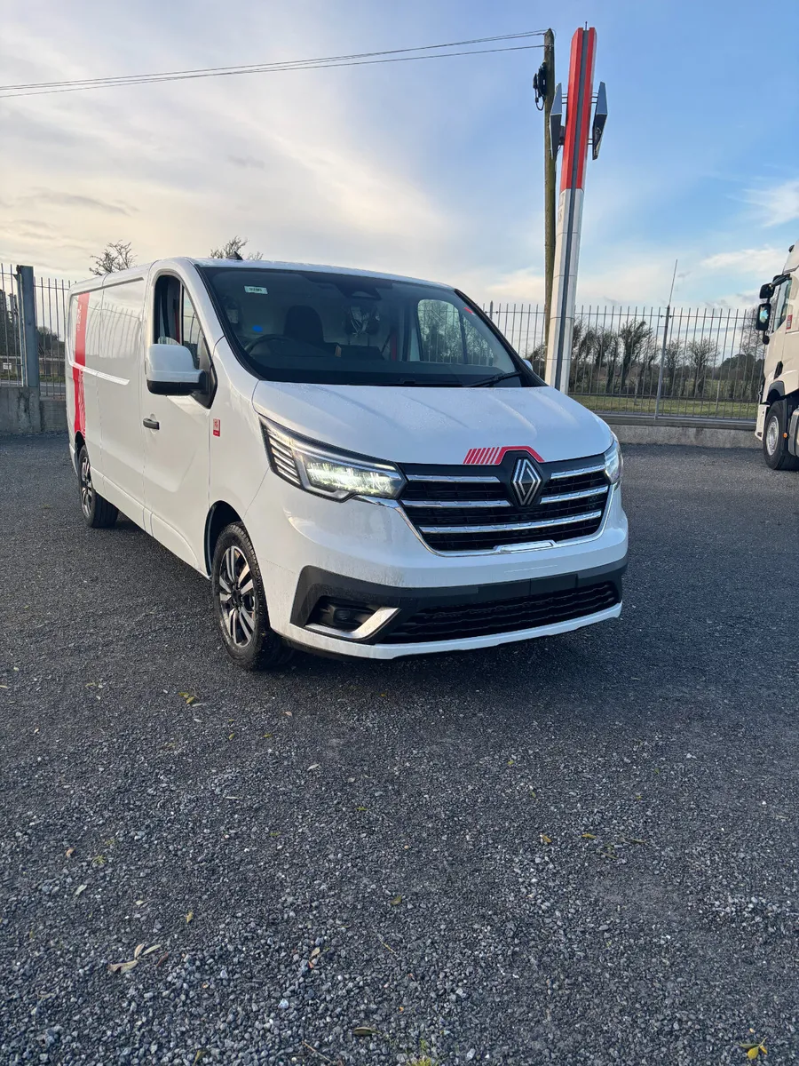 Renault Trafic 150 bhp Exclusive - Image 2