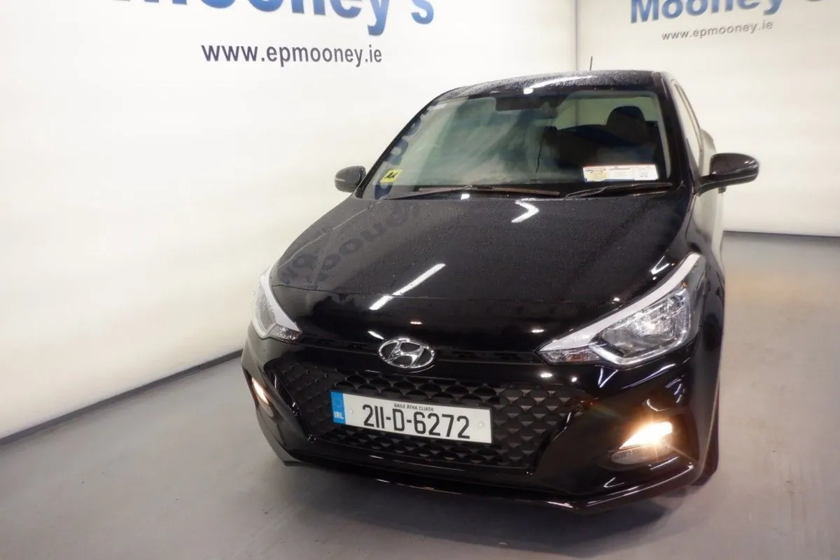 Hyundai i20 Deluxe 1.2l Petrol Hatchback - Image 2