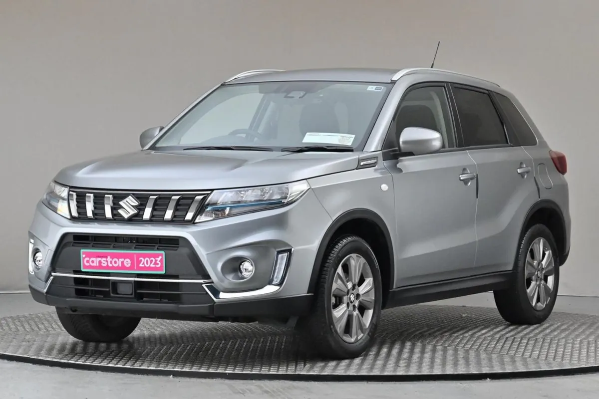 Suzuki Vitara 1.5 Full Hybrid Auto  sat Nav rever - Image 3