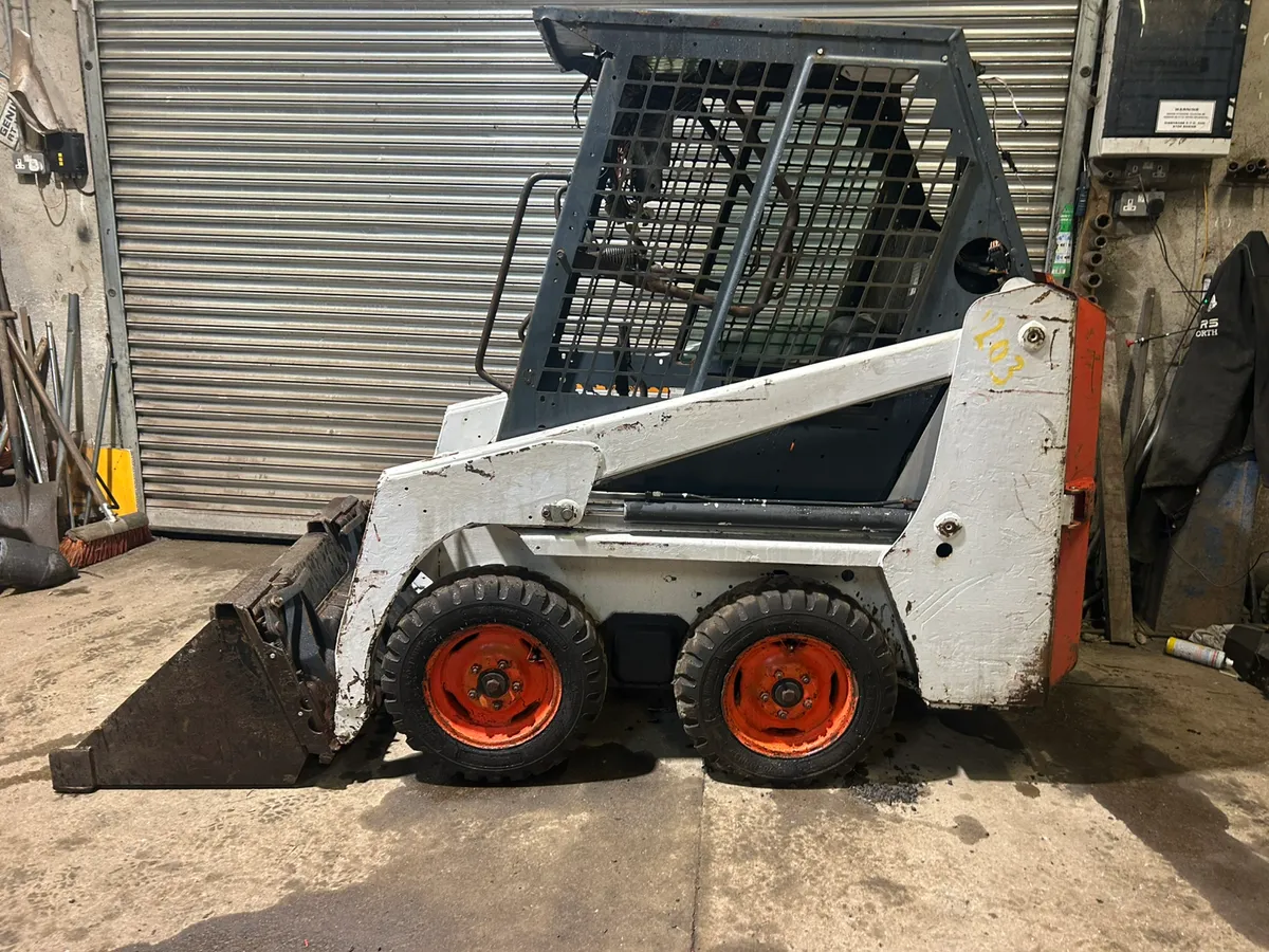 Bobcat skid steer - Image 1