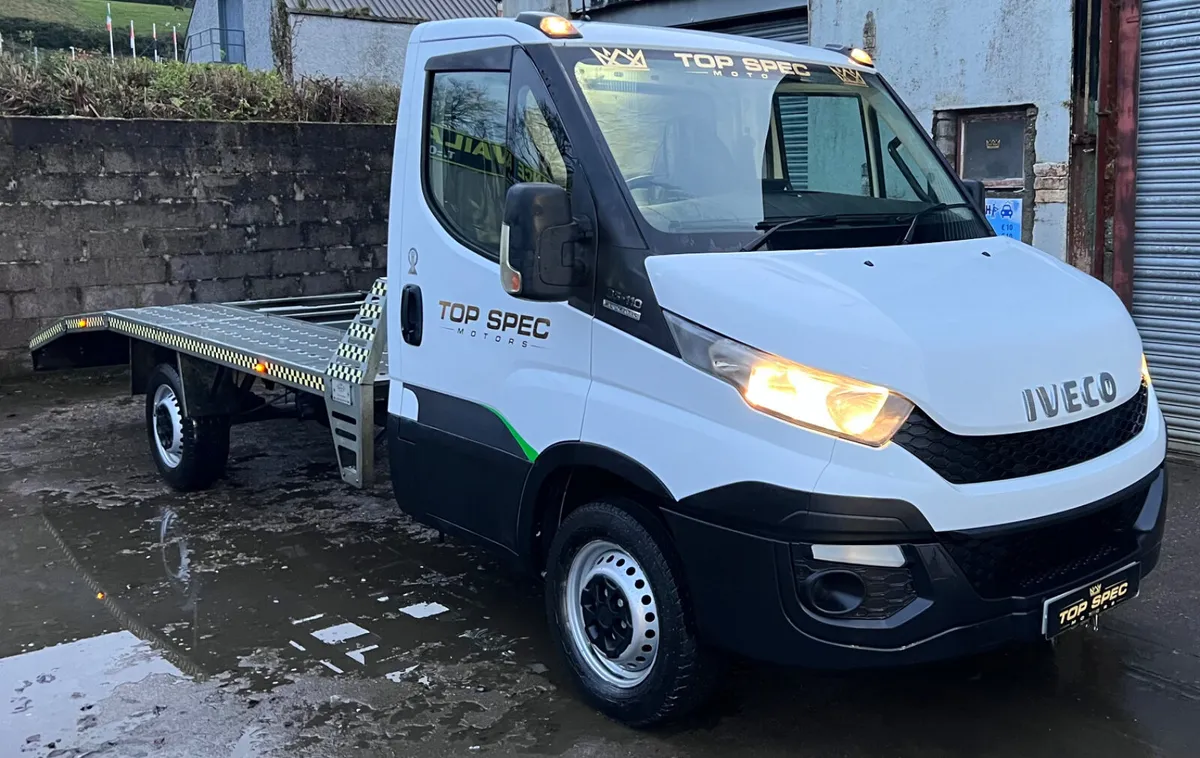 Iveco Daily recovery truck 2015 - Image 1