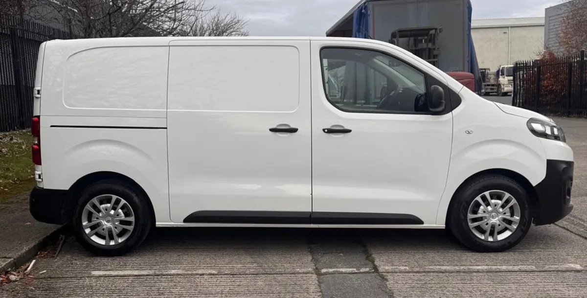 2021 Citroen Dispatch Huge Spec - Image 3