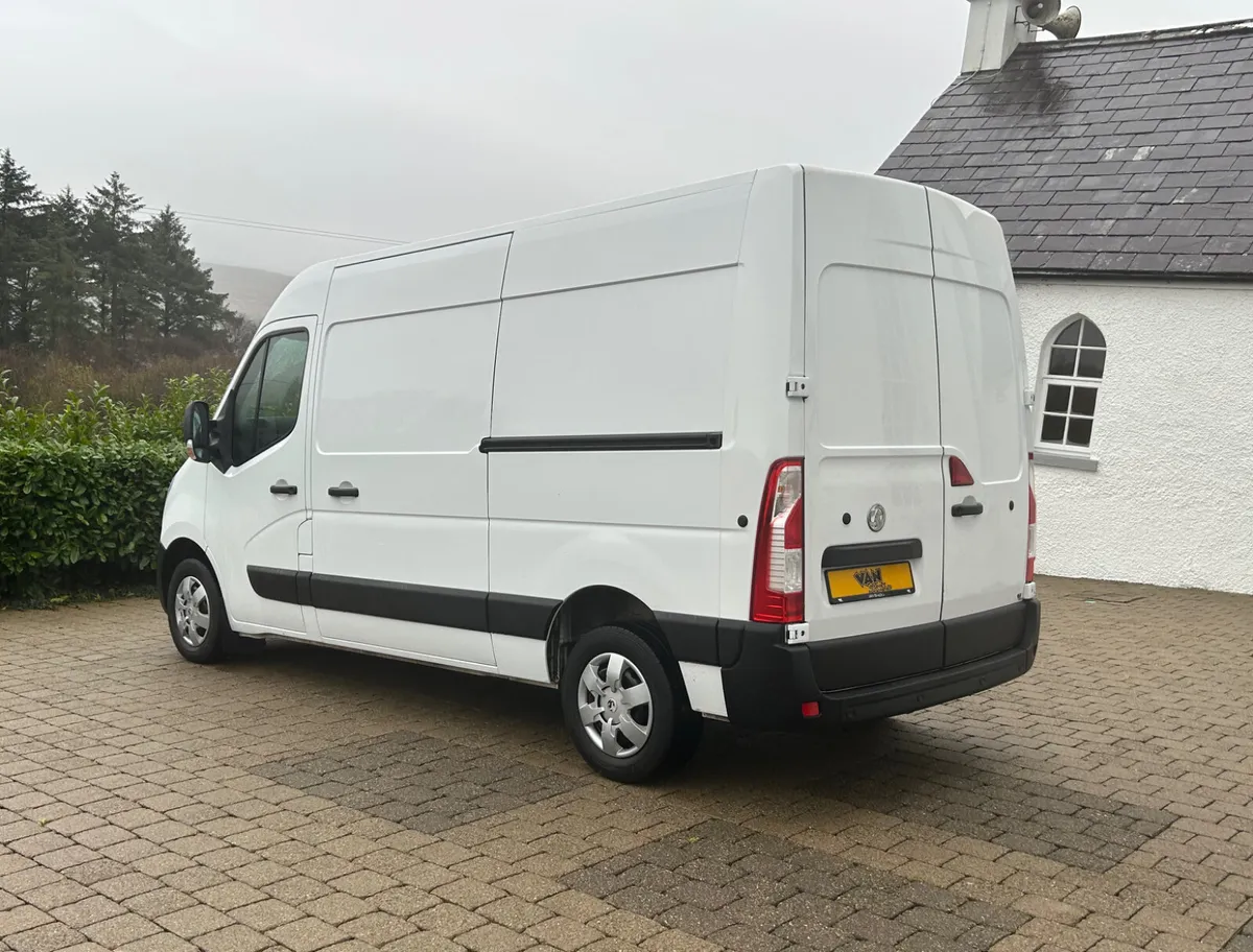 2020 Vauxhall Movano L2H2 MWB Business+ 135bhp - Image 4