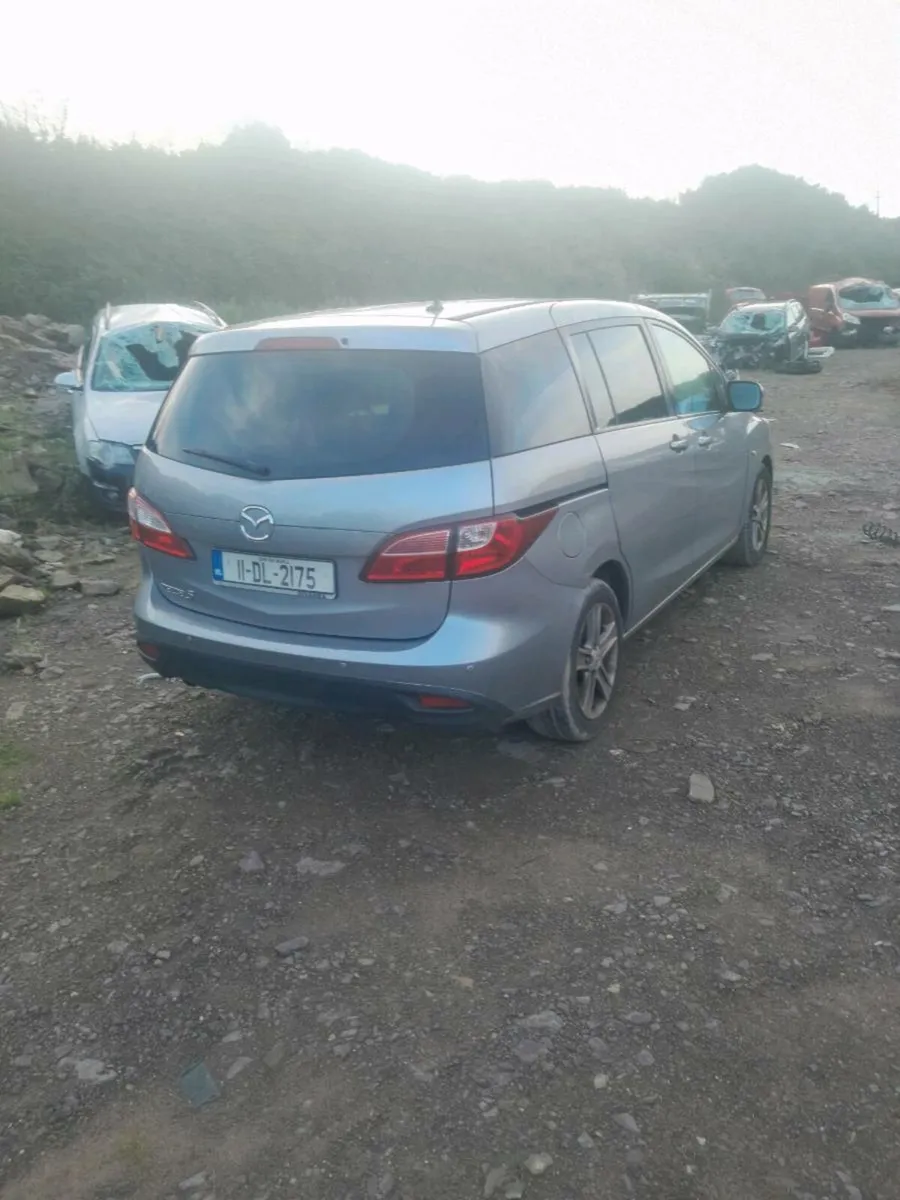 Breaking mazda 5 - Image 2