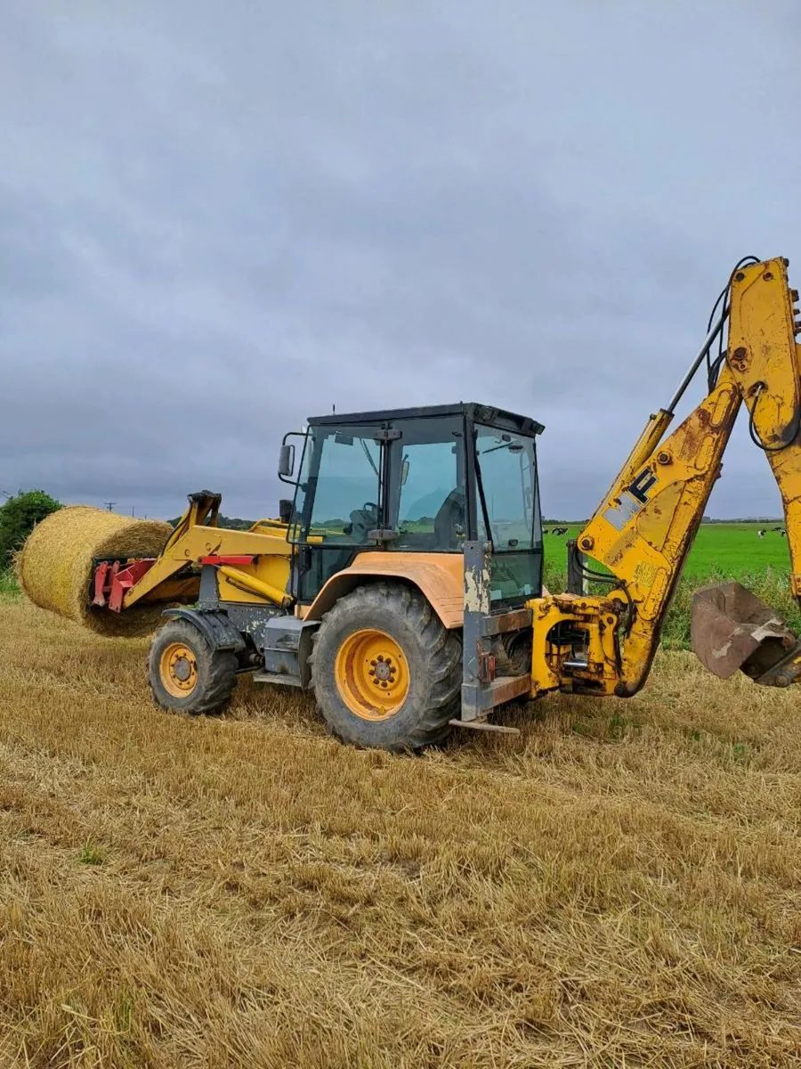 Massey Ferguson fermec 750 digger - Image 2