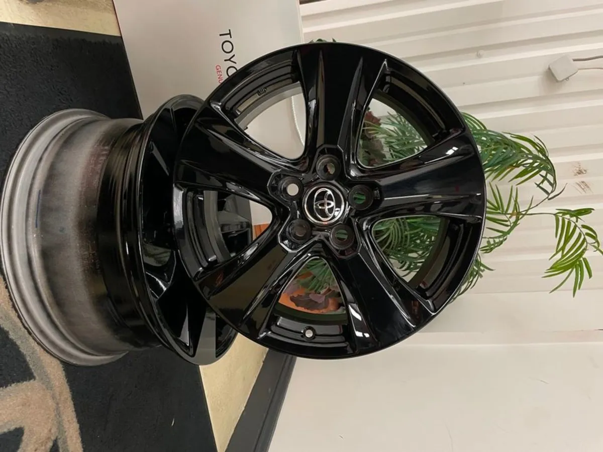 TOYOTA RAV4 17" BLACK ALLOYS - Image 1