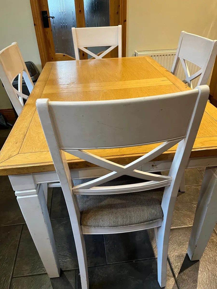 Table & chairs - Image 1