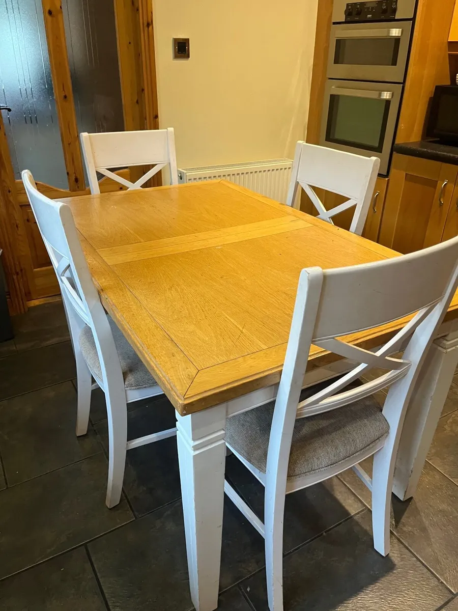 Table & chairs - Image 4