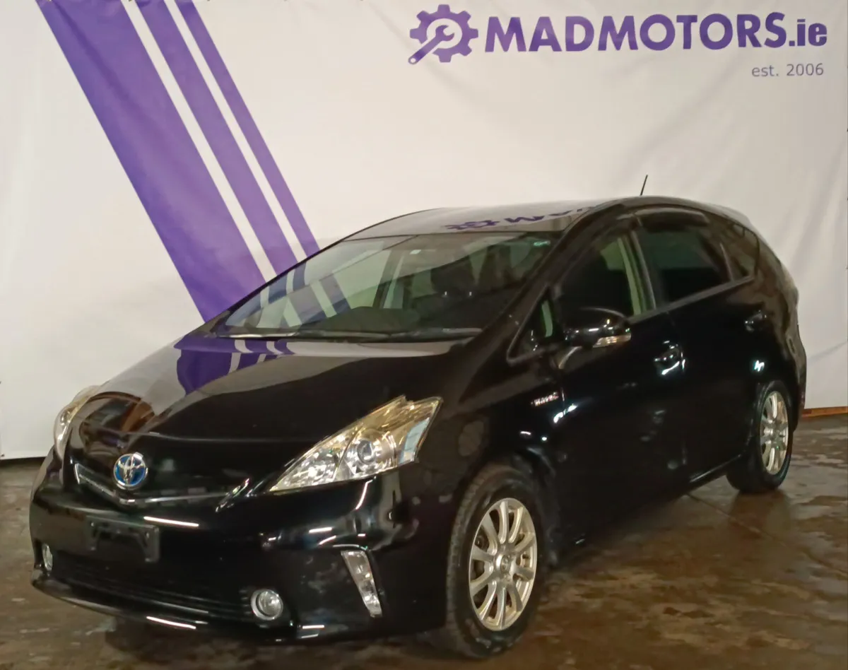 141 Toyota Prius Alpha *7 Seater* 1.8 Auto Hybrid - Image 3