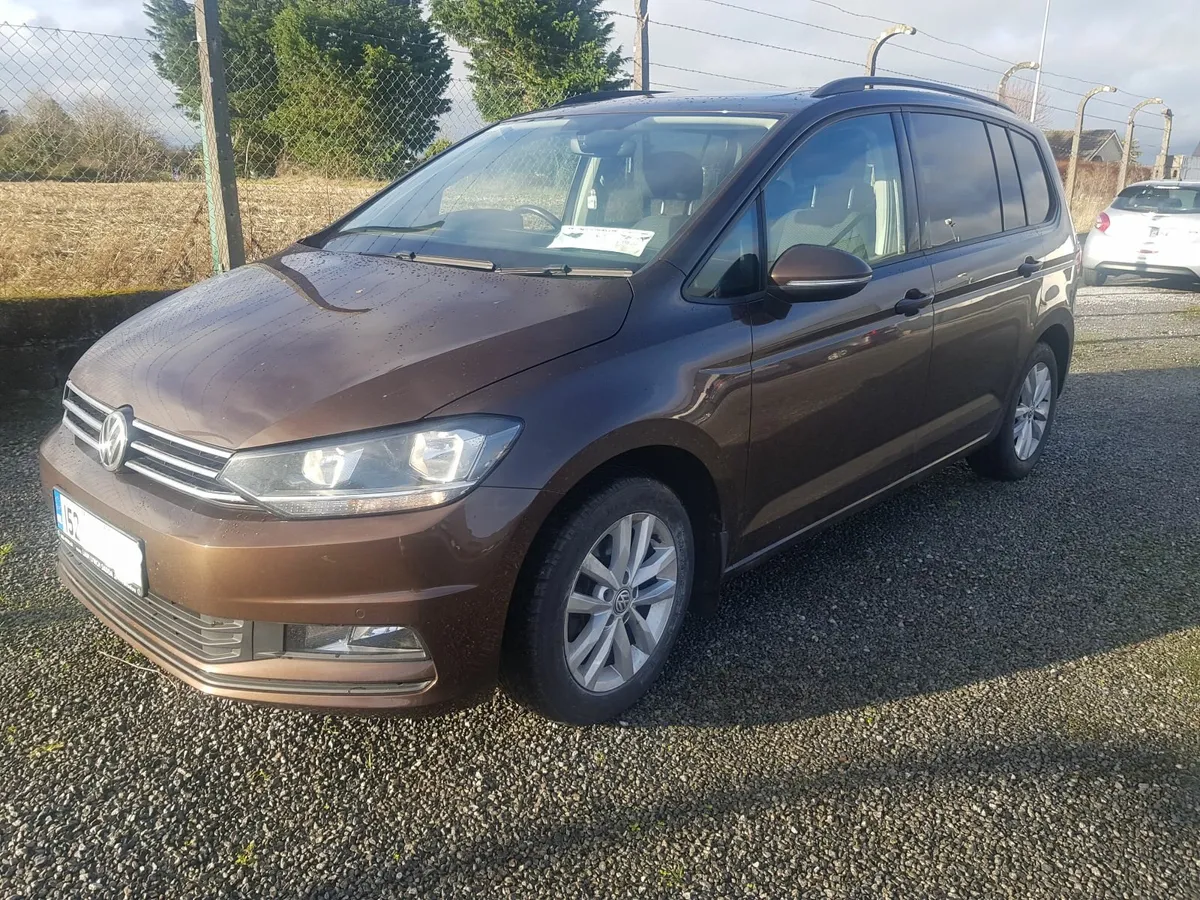 Touran. Panoramic Sunroof, Sat Nav - Image 1