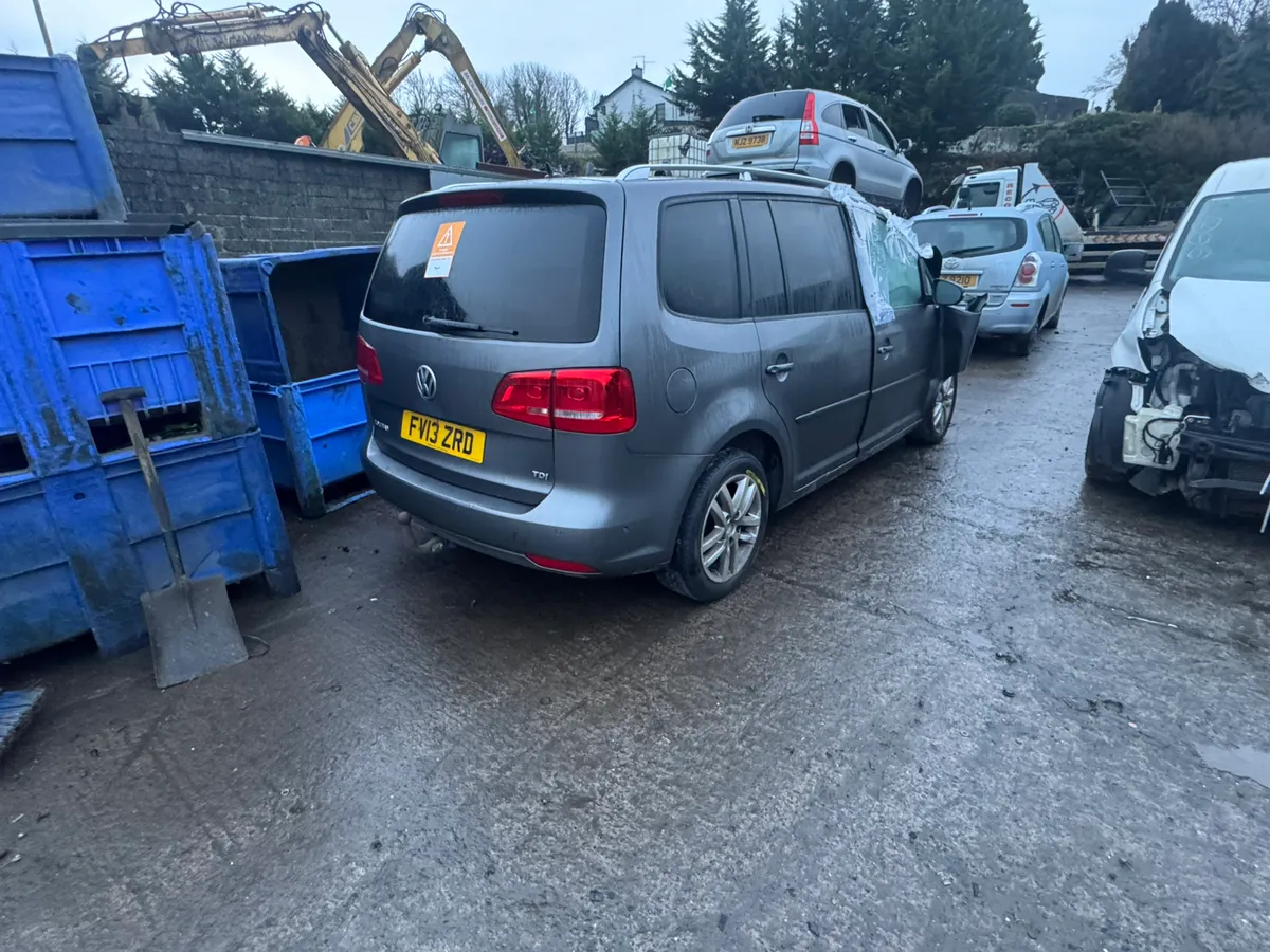 Breaking 2014 Volkswagen Touran 1.6 tdi - Image 3