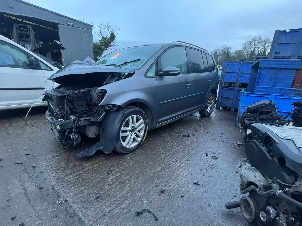 Breaking 2014 Volkswagen Touran 1.6 tdi - Image 4