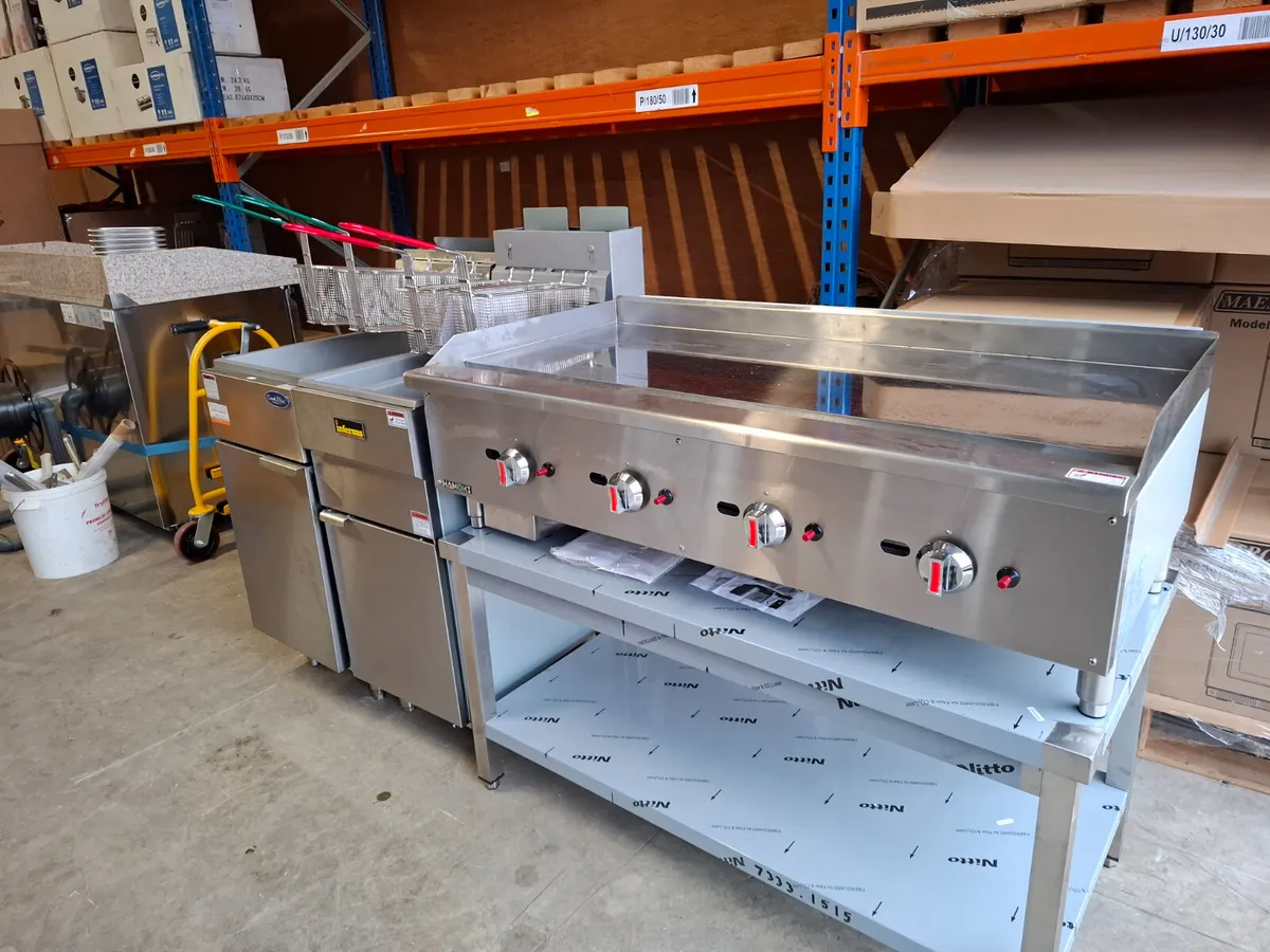 Chrome gas griddle + twin tank + single tank fryer - Image 1