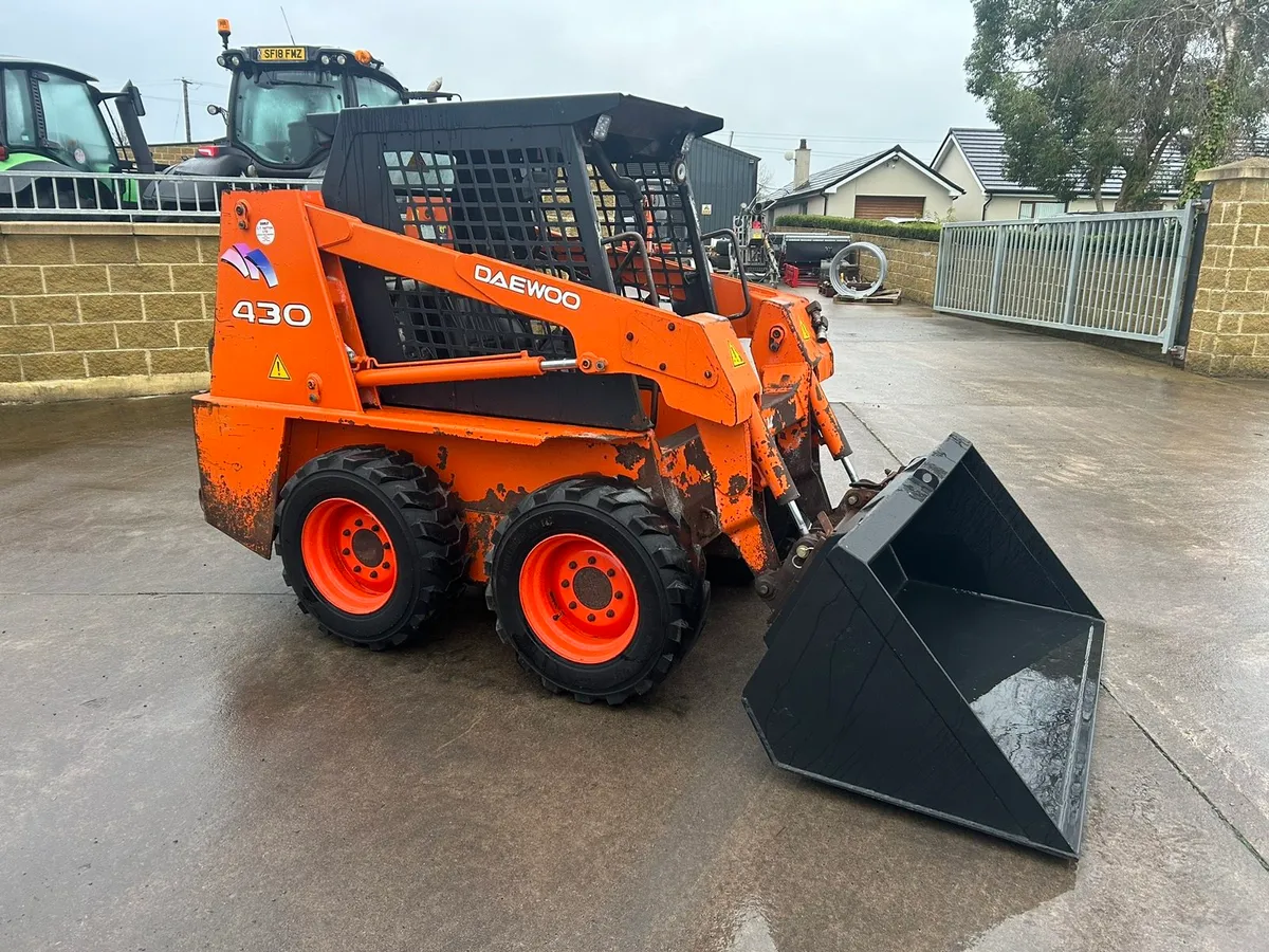 Daewoo 430 skid steer - Image 1