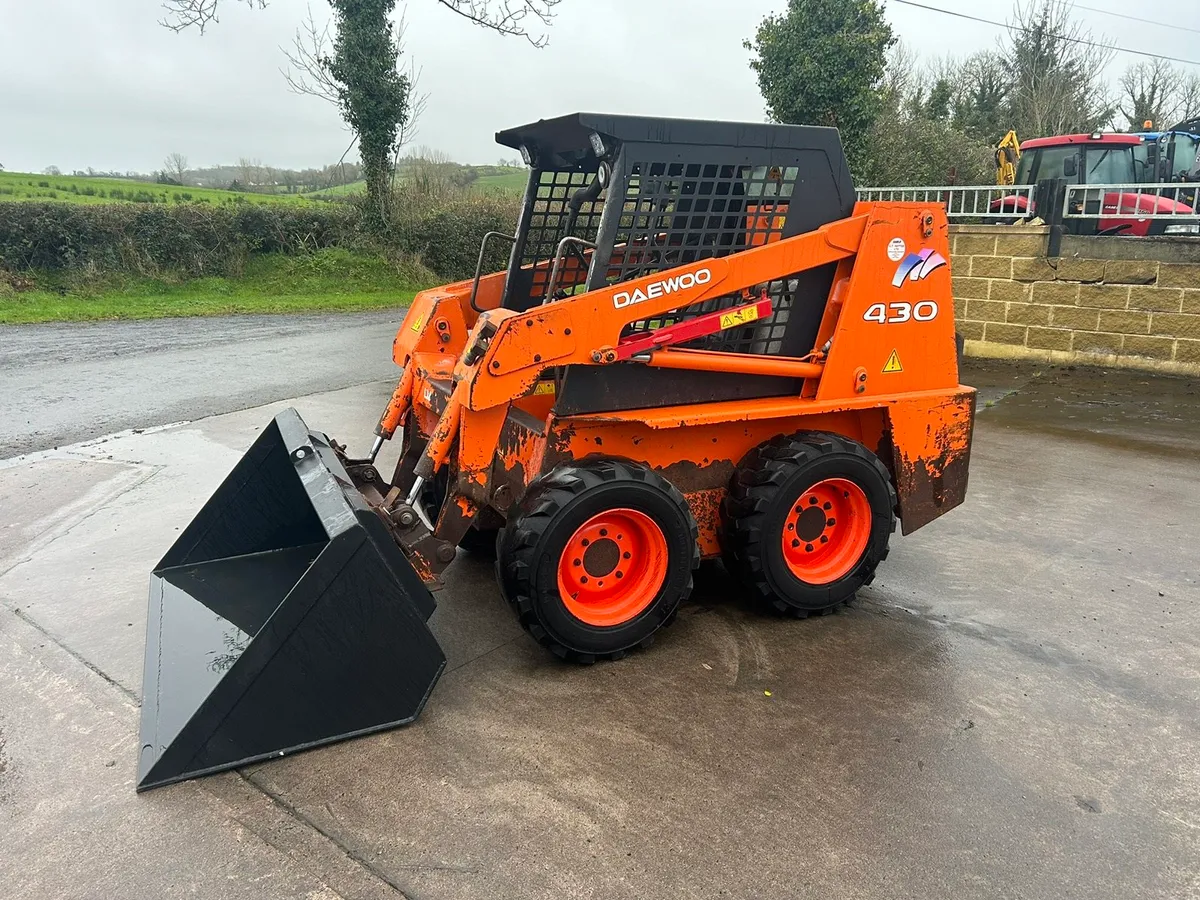 Daewoo 430 skid steer - Image 2