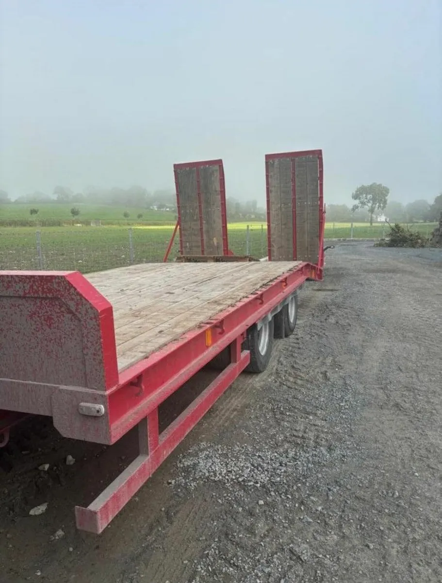 Used commercial 19-ton low loader - Image 1