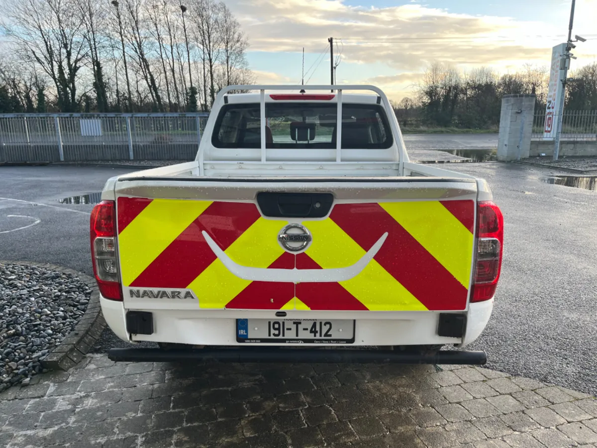 Nissan Navara NP300 XE Double Cab - Image 4