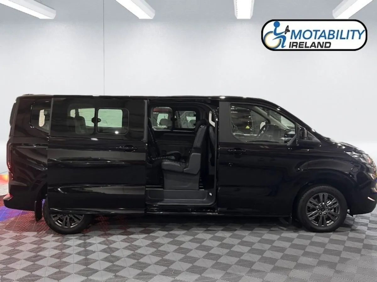 Ford Tourneo Custom Wheelchair Accessible Taxi - Image 4