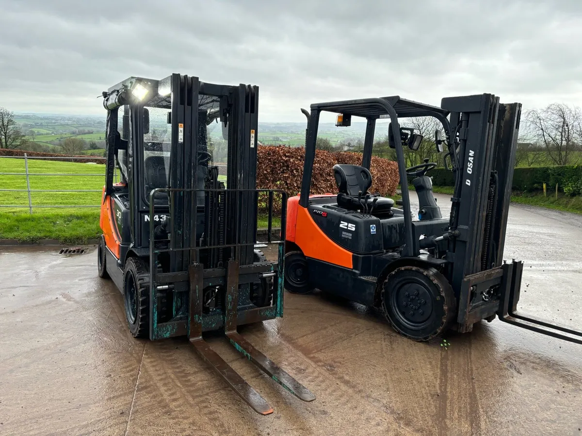 3 Ton Forklifts - Image 3